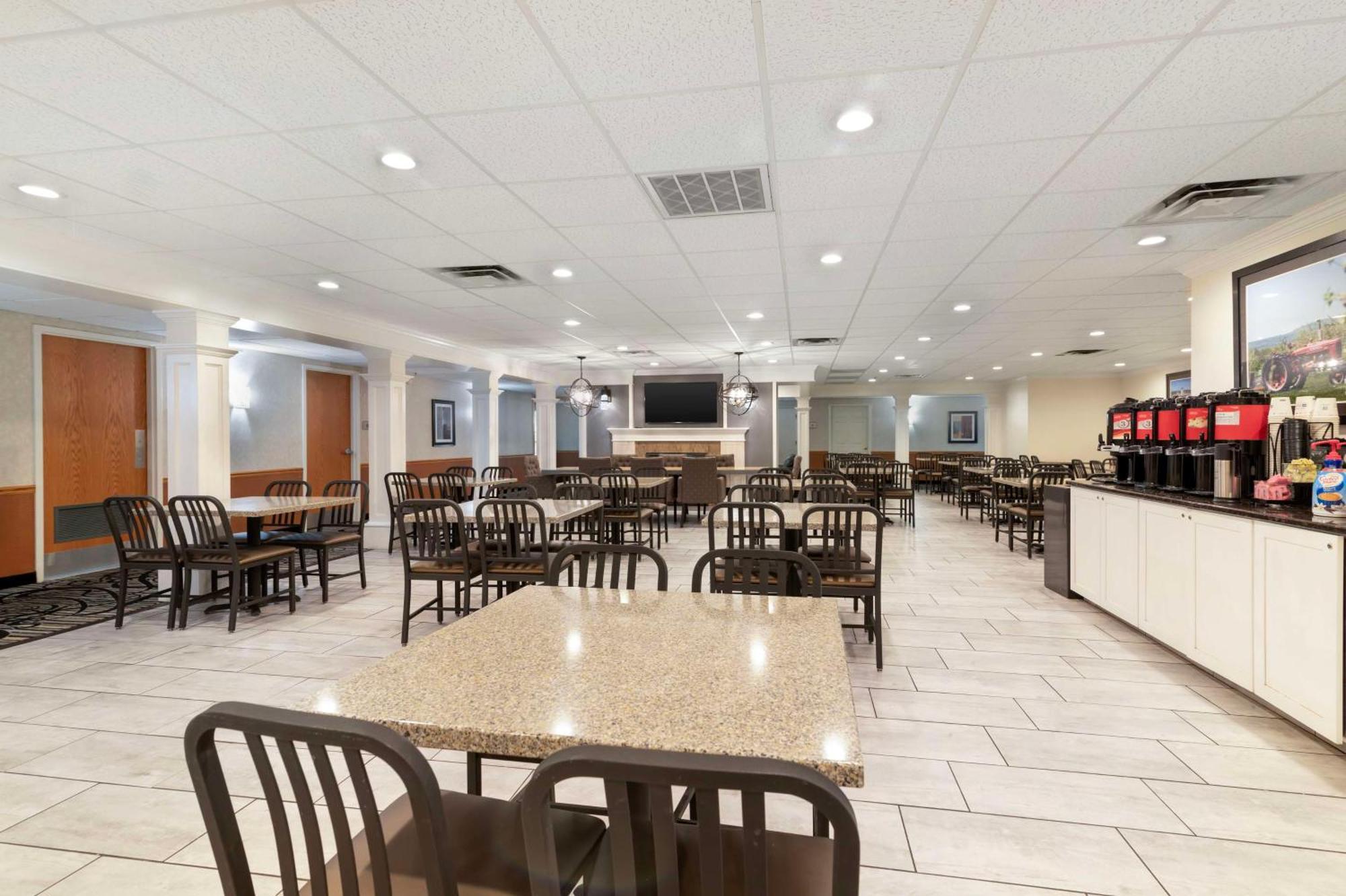 Best Western Plus Plattsburgh Exterior foto